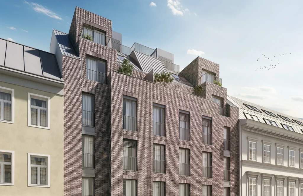 Modernes Wohngebäude mit Klinkerfassade, Balkonen und Dachterrassen.